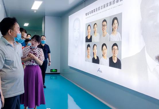 口腔健康新篇章 协会联合漳州举办新书发布与爱牙日公益捐赠活动